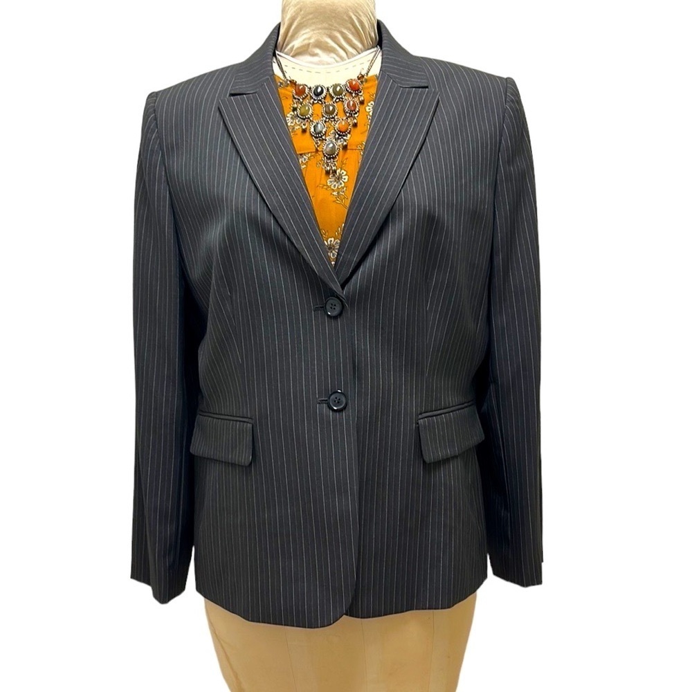 Tahari Arthur S.‎ Levine | Striped Suit Jacket Grey “Howard” Size 18